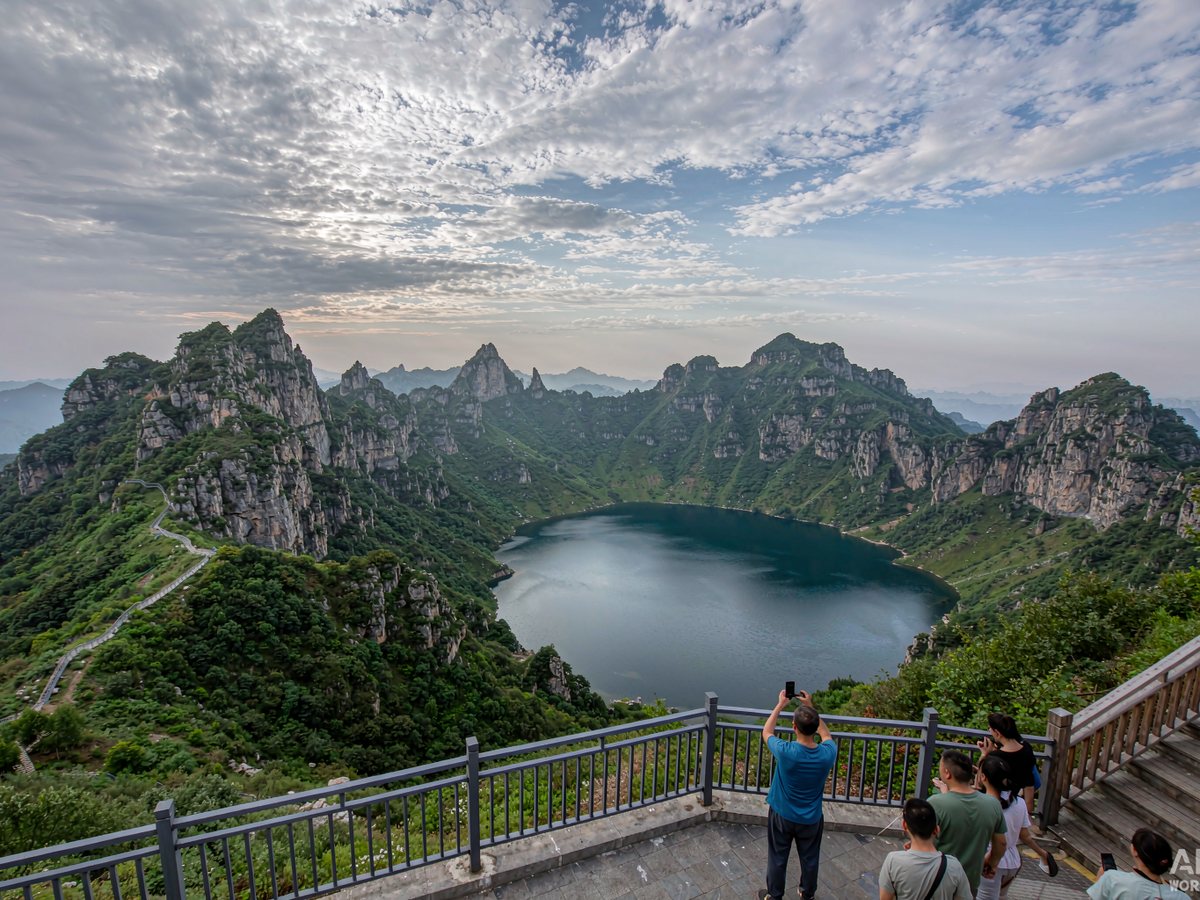 马牙山观景台与索道：俯瞰天池全貌的高处视角